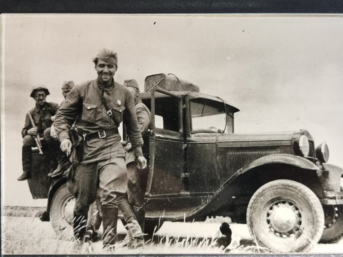 Военный корреспондент К.М. Симонов, Западный фронт (1941 г.). Фото П.А. Трошкина из коллекции ГМИРЛИ имени В.И. Даля