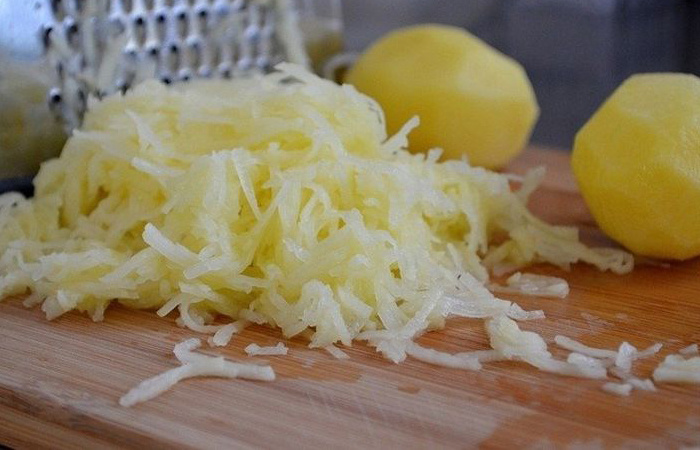 Сырой картофель помогает вылечить гематомы. / Фото: ru.pinterest.com