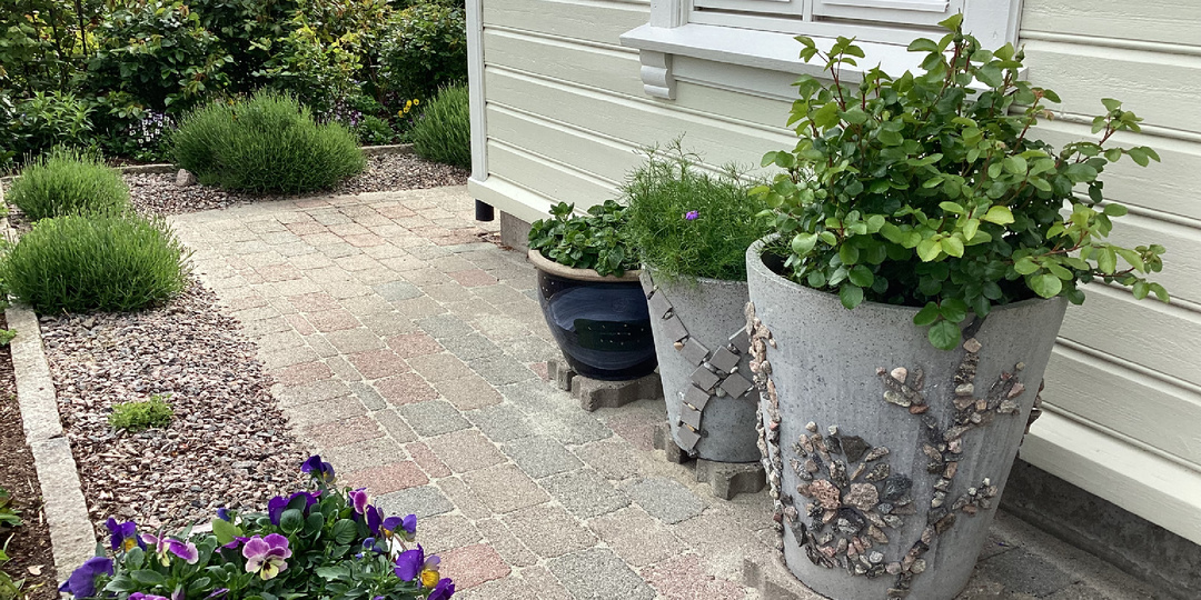 Декор цветочных контейнеров.