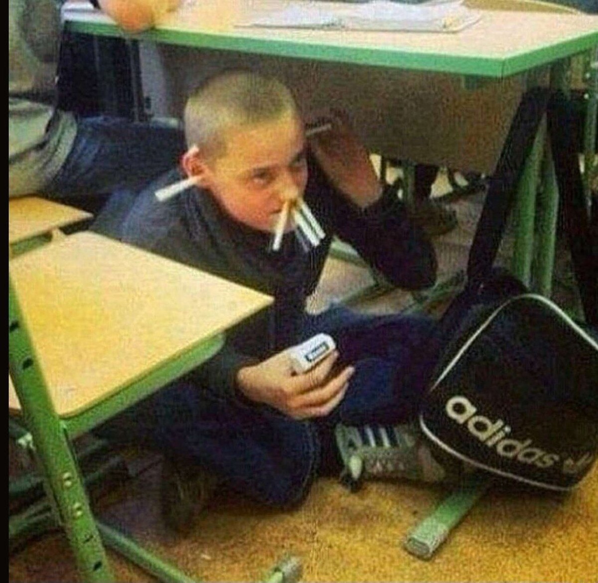 Не все конечно.есть много хороших.воспитанных .Но другие шокируют.Разговаривают между собой матом.дерутся.Курят вейпы. Делают аборты.уже с 6го класса.В транспорте сидят.глядят порнуху в смартфонах.а над ними стоят беременные женщины.или с детьми на руках.или на костылях.А как врут и гадят.в интернете на Ссср.это ужас.!