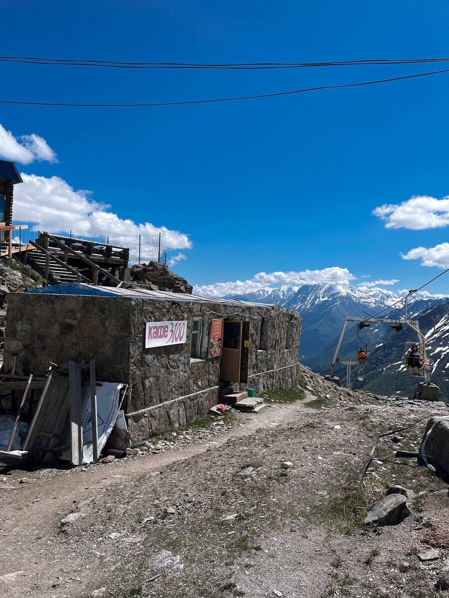 Кафе 3100 на горе Чегет