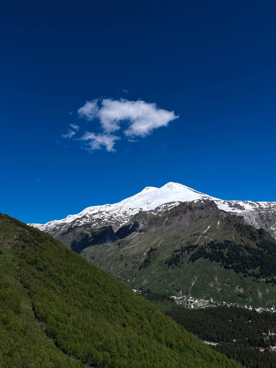 Вид на Эльбрус с Чегета