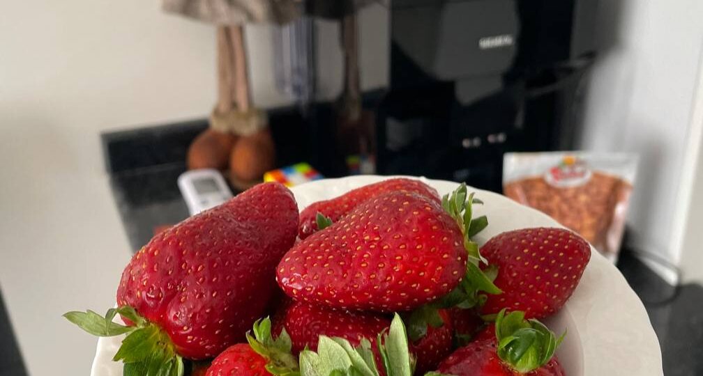 Как правильно мыть клубнику?