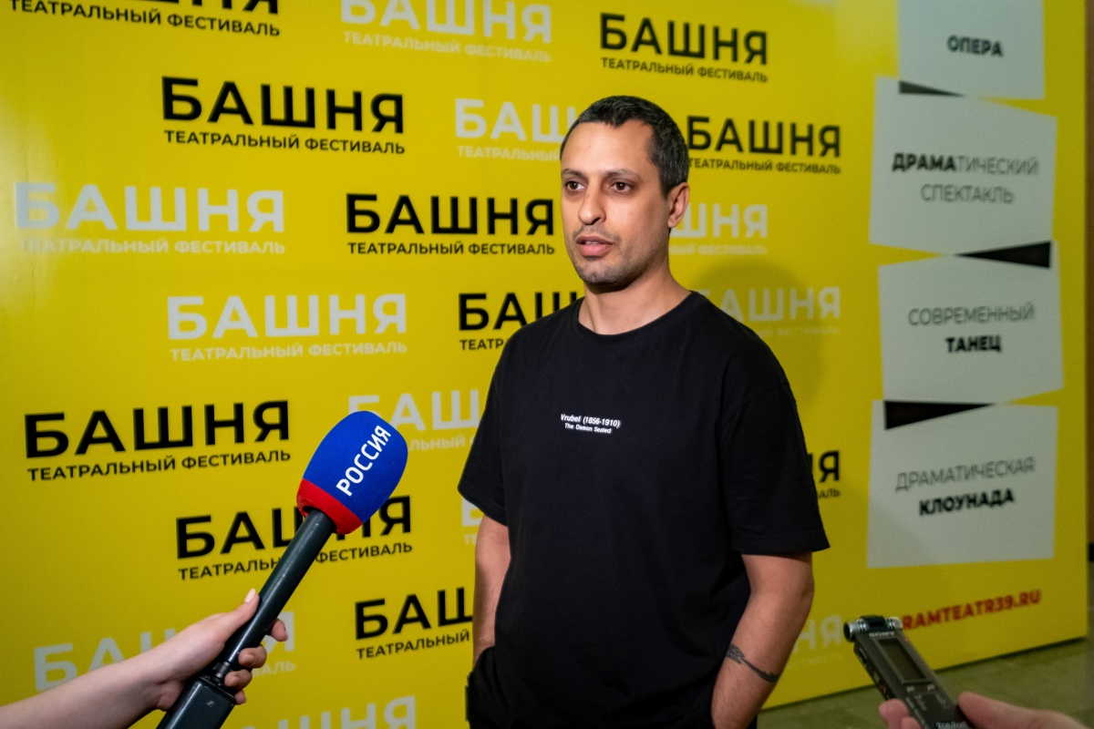 Режиссер Роман Габриа