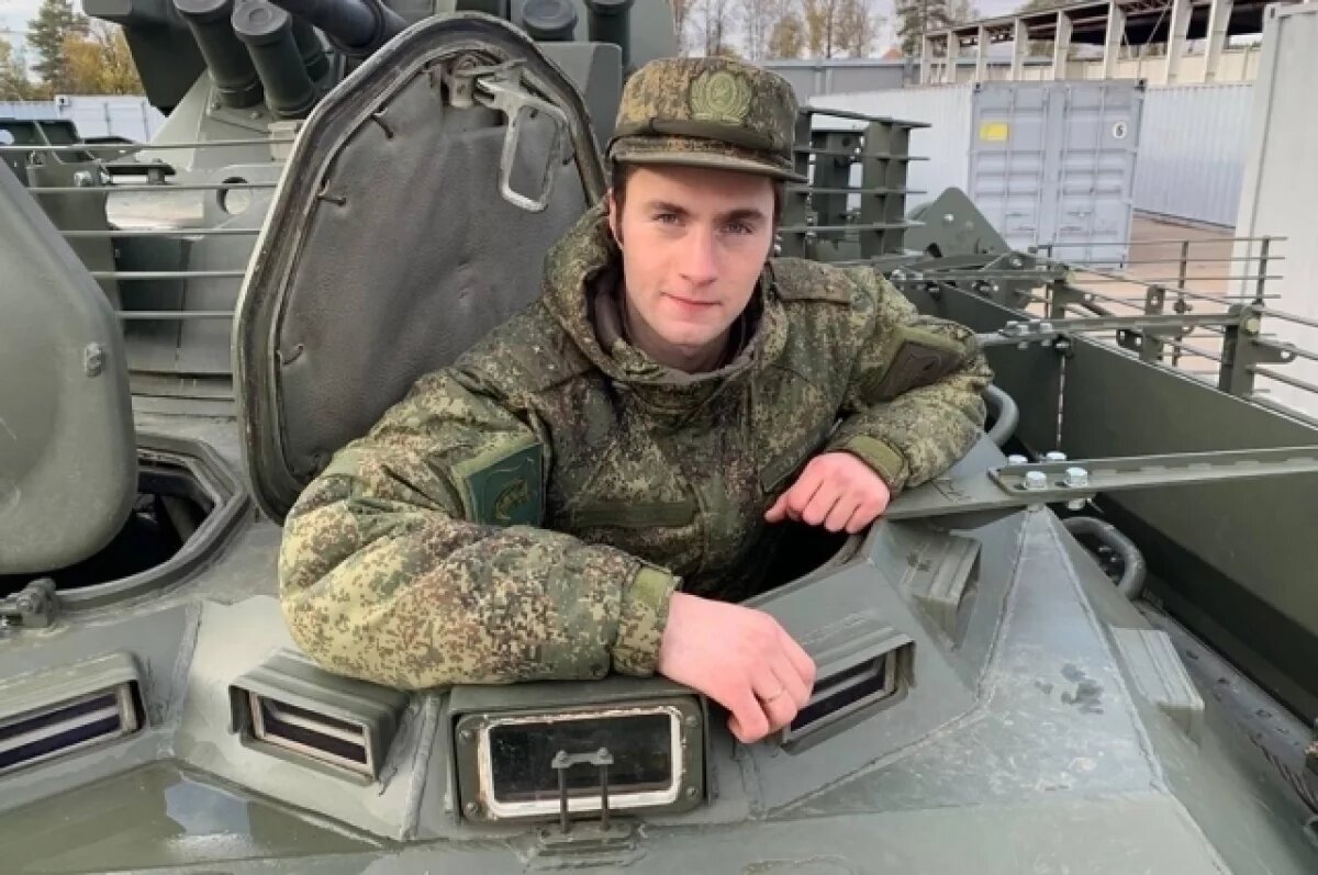    Курсант Никита Гольдин на полигоне.