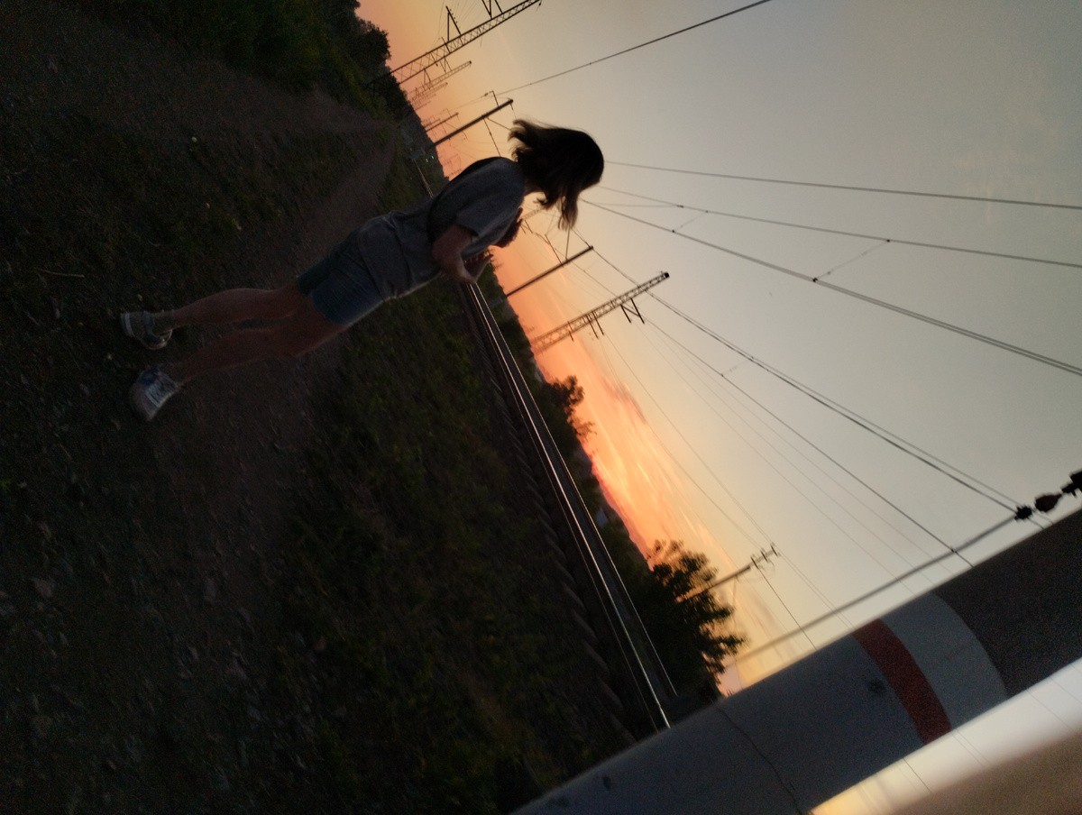 Провожаем закат с дочками, мама модель😂