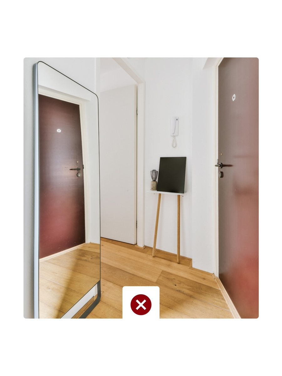 Не вешайте зеркало напротив входной двери