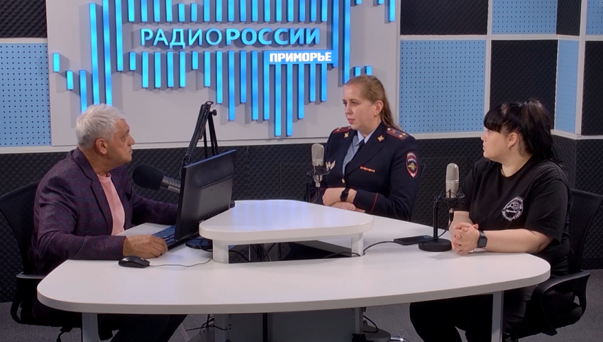 Сергей Нелюбин, Наталья Орлянская, Кристина Вулферт в медиастудии ГТРК "Владивосток"