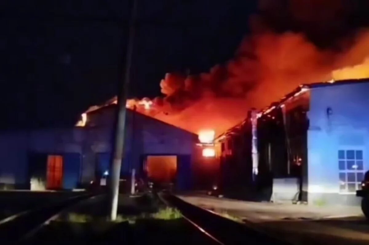    МЧС: крупный пожар ликвидировали в локомотивное депо в Иркутской области