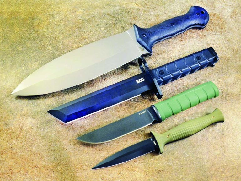 Сверху вниз: нож CAS Iberia/APOC Wallace Smatchet, штык-нож SOG BAR15T Tanto, KA-BAR Dust II и нож Montana Knife Co. V24.