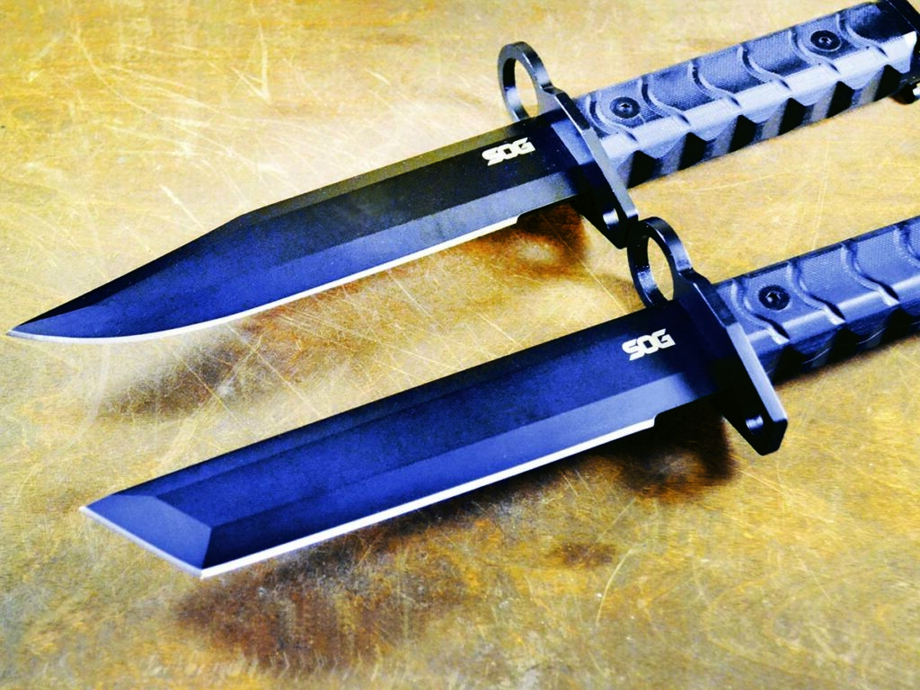 Два варианта штык-ножа SOG: BAR15T Tanto и BAR15C Clip Point. Оба ножа имеют длину режущей кромки более 5 дюймов.