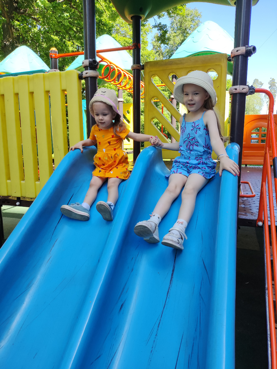 Площадка возле поликлиники 