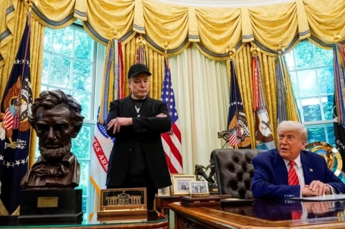    Министр торговли США Латник пошутил, что Маска ударила жена Макрона