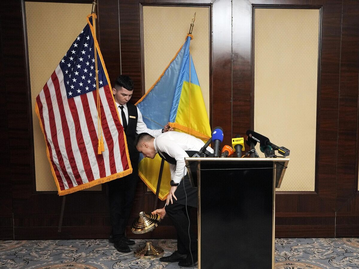    Флаги США и Украины© AP Photo / Vadim Ghirda