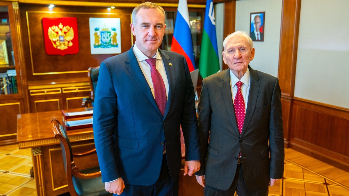    Руслан Кухарук поздравил с днём рождения первого губернатора Югры Александра Филипенко