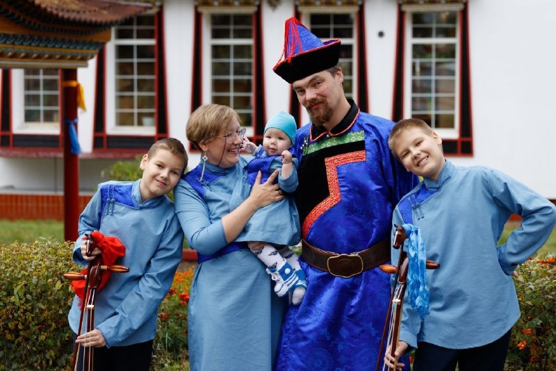    Наталья и Владимир воспитывают троих детей. Фото: из личного архива героини