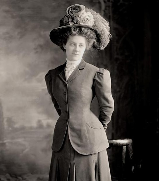 женщина прошлого века