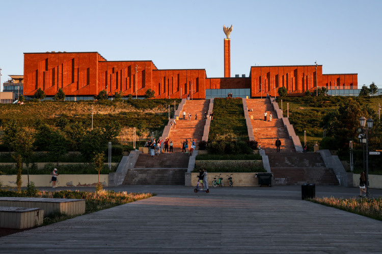    «Где прямо просятся фонтаны, так это на склоне от Национальной библиотеки РТ к Казанке».   
Фото: Андрей Титов