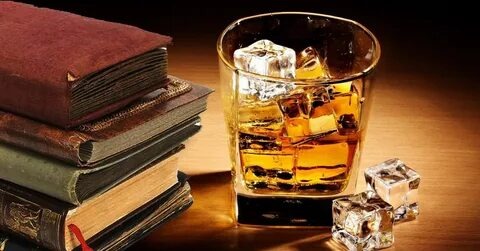 Бокал виски с книгами (заставка)