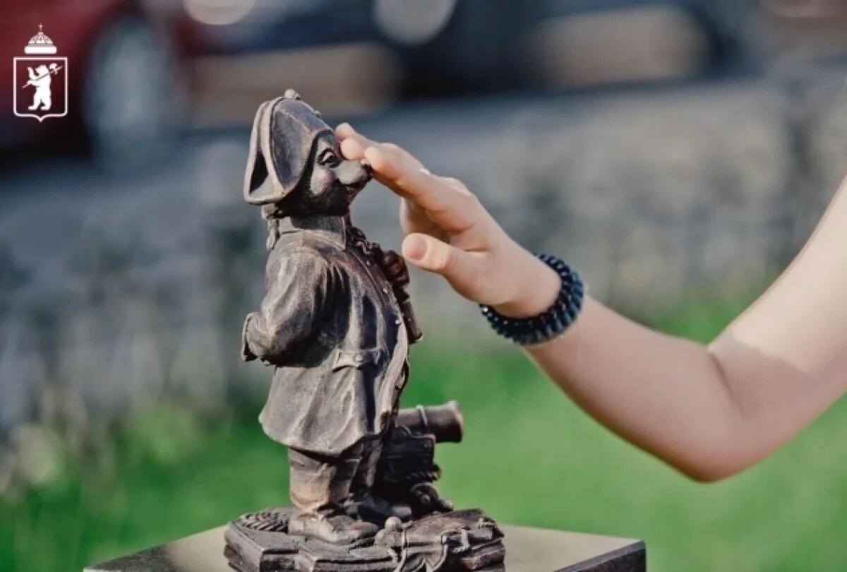    В Ярославле появились новые скульптуры медведей