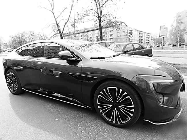 Пострадавший AVATR 12 у здания УГКСЭ по Брестской области