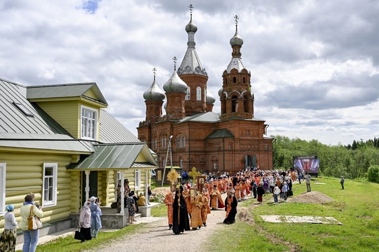    CREATOR: gd-jpeg v1.0 (using IJG JPEG v80), quality = 100