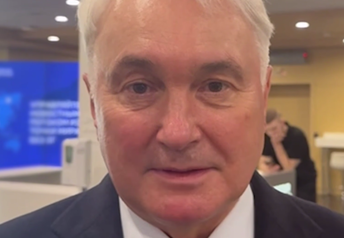 Комментируя слова Джефри Сакса о перспективах потери ещё нескольких регионов, руководитель комитета ГД по обороне Картаполов согласился с американским финансистом и перечислил о каких именно регионах может идти речь в следствии действий "истеричного режима кисейной барышни" (видео в ТГ)