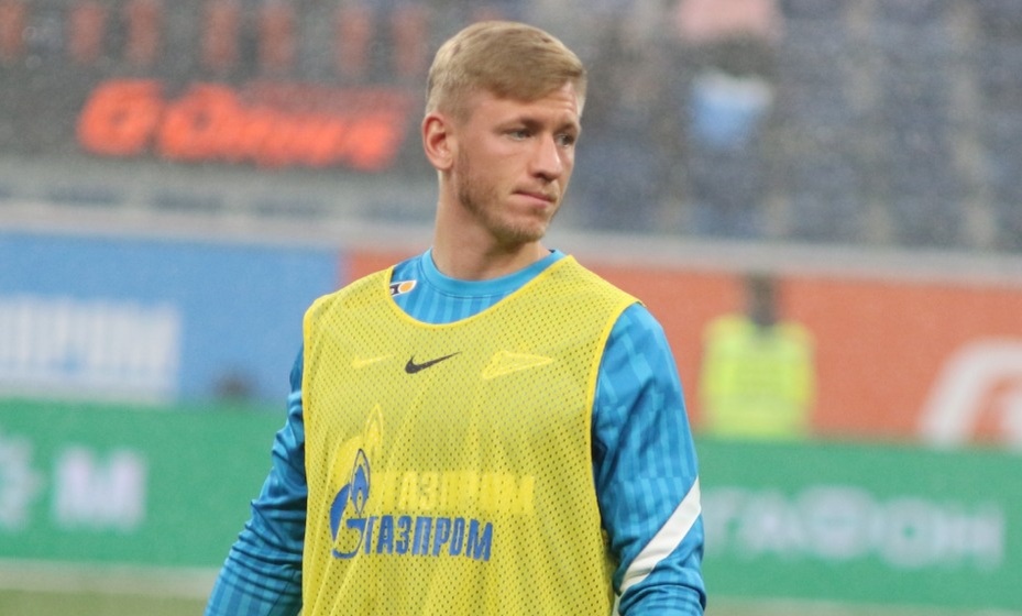    Чистяков ошибся в игре с "Ахматом" и едва не стал персоной нон-грата в "Зените". Фото: Global Look Press