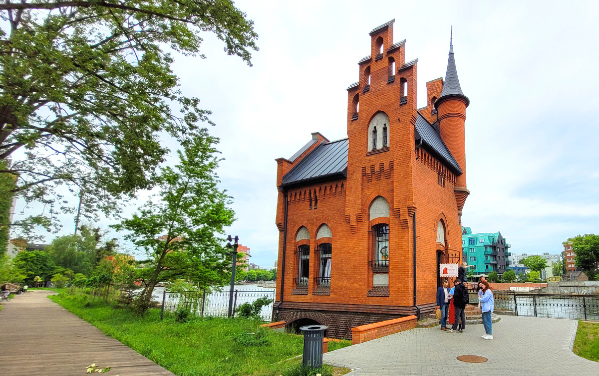 Домик смотрителя Высокого моста в Калининграде