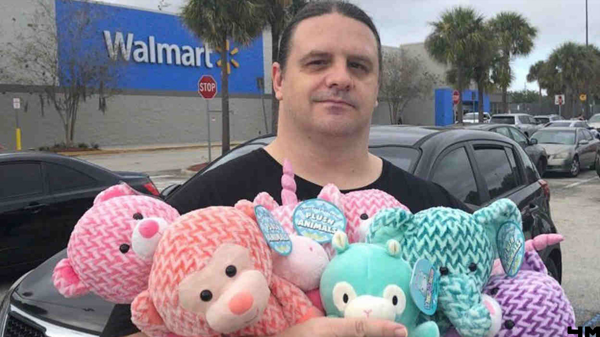 Это Джордж Фишер. Родился 8 июля 1970 года. Возможно, он спортсмен? Посмотрите на его шею! Или, возможно, предприниматель? Например, занимается производством мягких игрушек. Но на самом деле все чуточку сложнее...