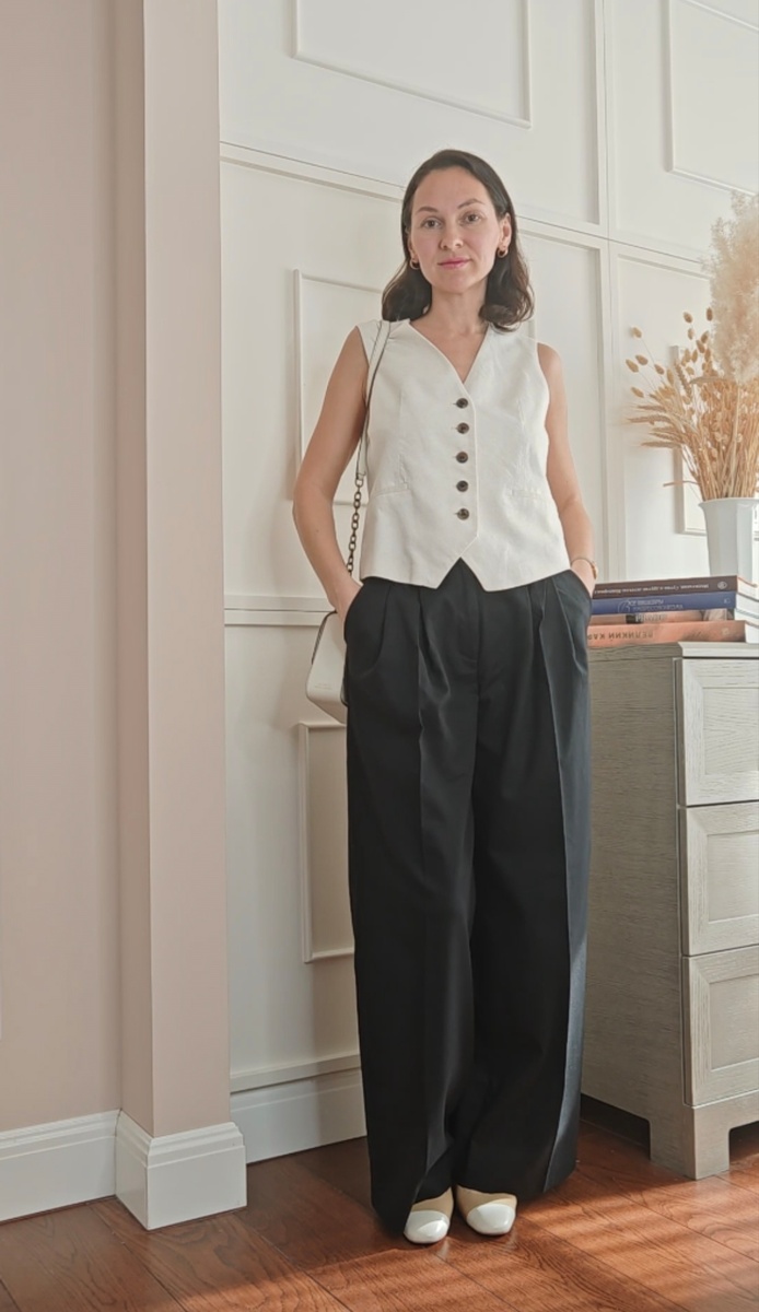 Очень простой в исполнении комплект: Жилетка изо льна Zara и льняные брюки Kattana (есть на ВБ), туфельки с закрытым носом Tendance, сумочка в тон всему образу