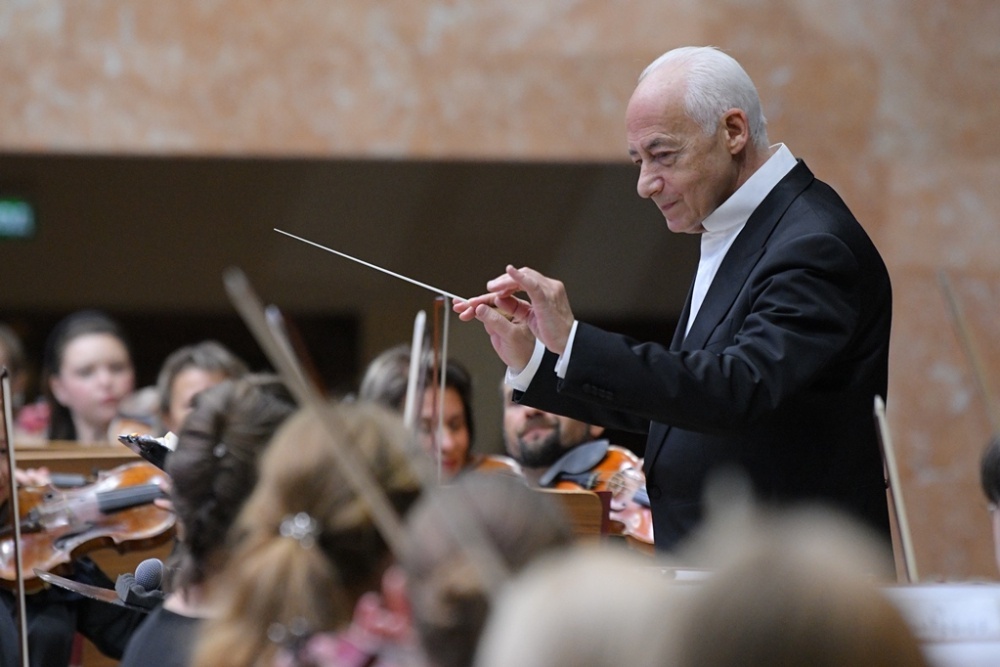    Народный артист СССР Владимир Спиваков. / Омская филармоания