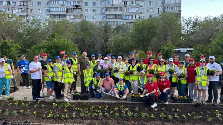    Евгений Солнцев дал старт масштабному озеленению Оренбурга Оренбуржье
