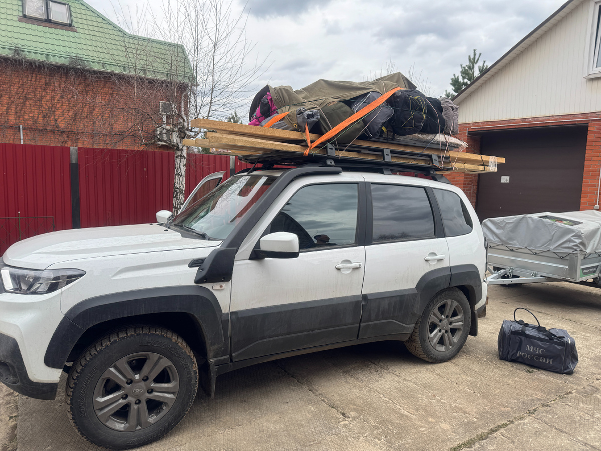 По задней подвеске видно, что машина забита по полной!