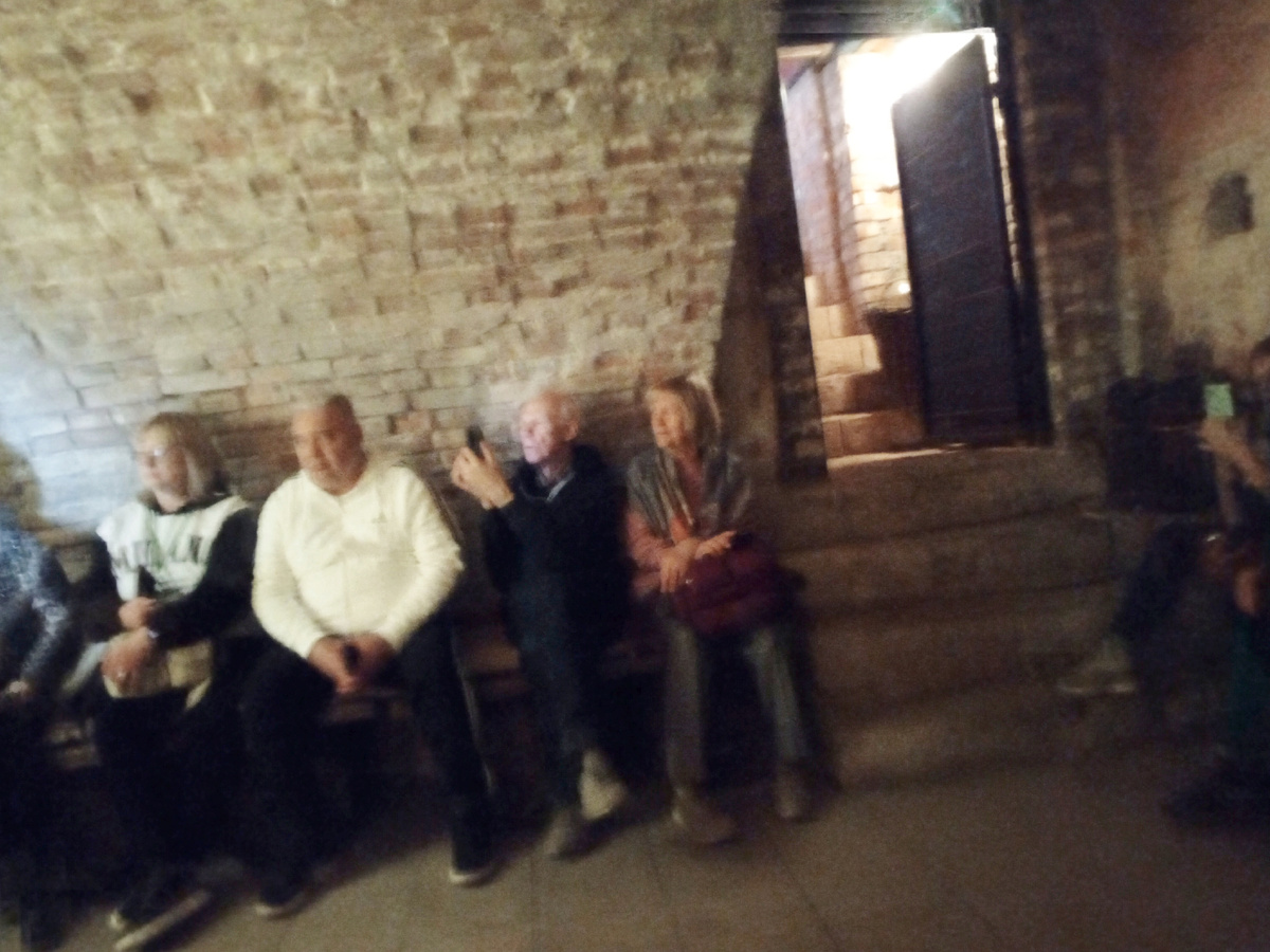 Здесь нам рассказывают про процесс приготовления медовухи и одновременно проводится дегустация нескольких сортов. 