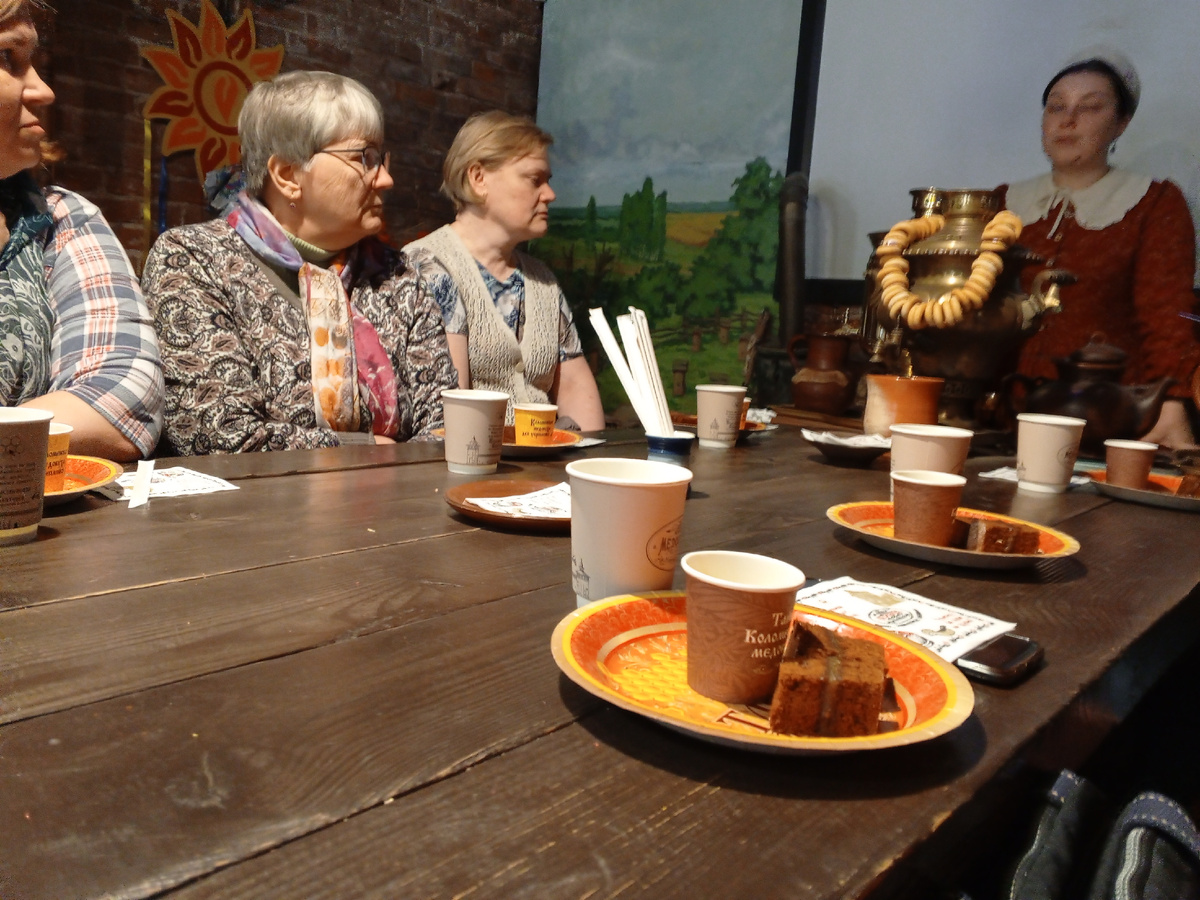 Слушаем, участвуя, что входит в состав сбитня и как его делают