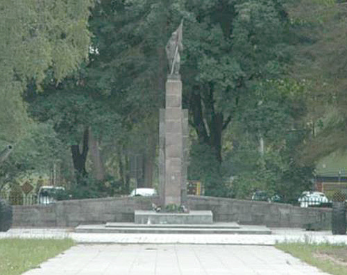    Здесь похоронен А.С. Спиваков (Польша, г. Остроленко, Советское военное кладбище). / ФОТО из личного архива автора Администратор