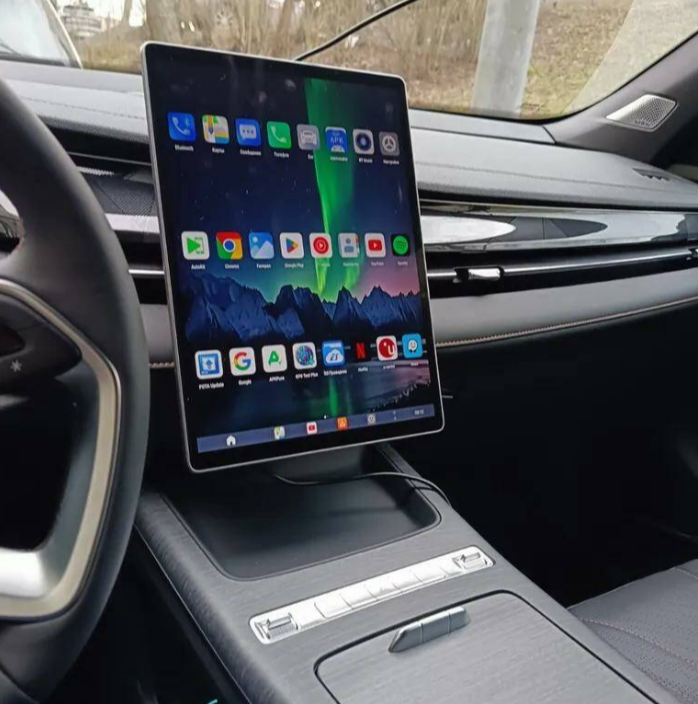 На фотографии Geely Preface