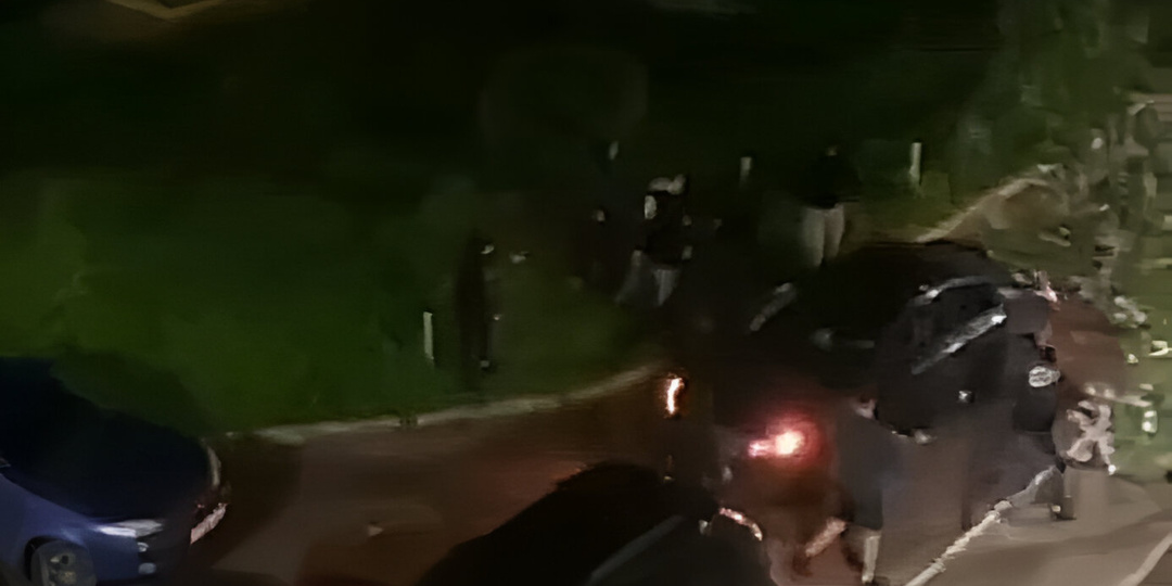 Толпа подростков в Йошкар-Оле напала на водителя и пыталась разбить машину: как вести себя в ситуации "один против всех"