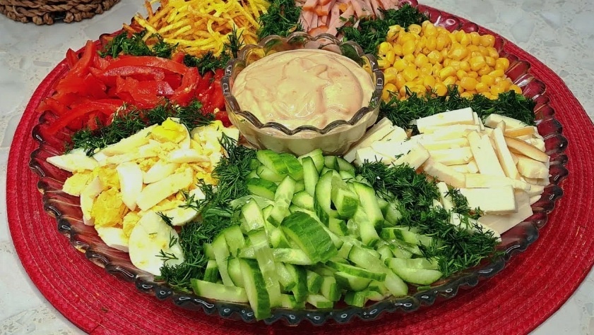 ГОТОВИМ САЛАТЫ НА ПРАЗДНИЧНЫЙ СТОЛ