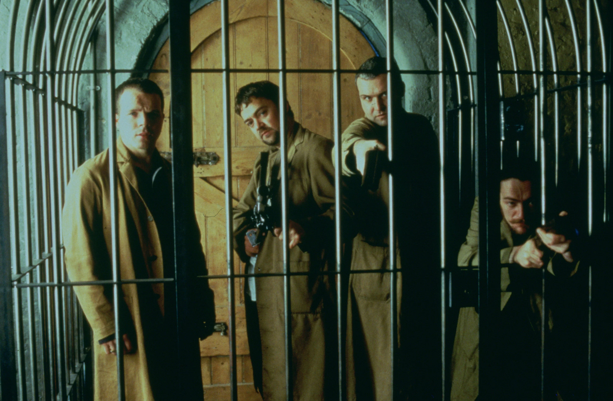 Кадр из фильма "Карты, деньги, два ствола"