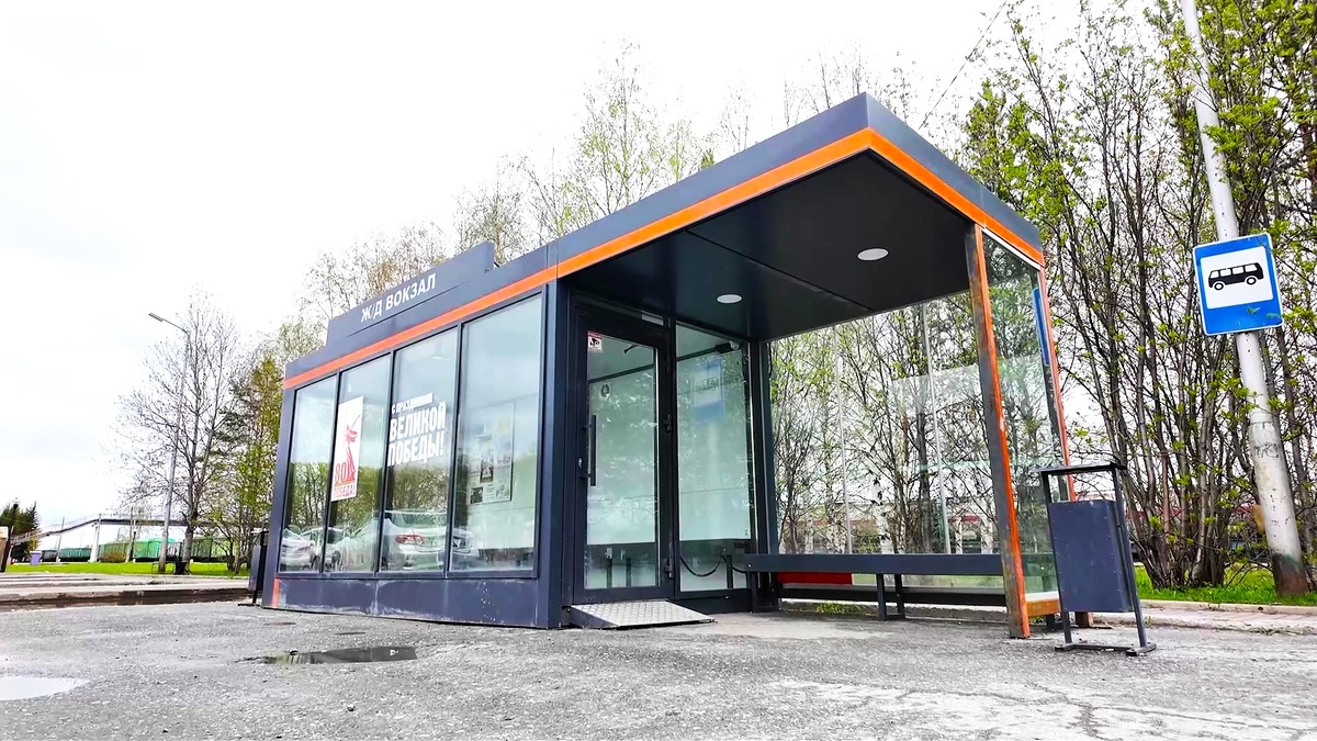    В Пыть-Яхе проверили состояние новых тёплых остановок