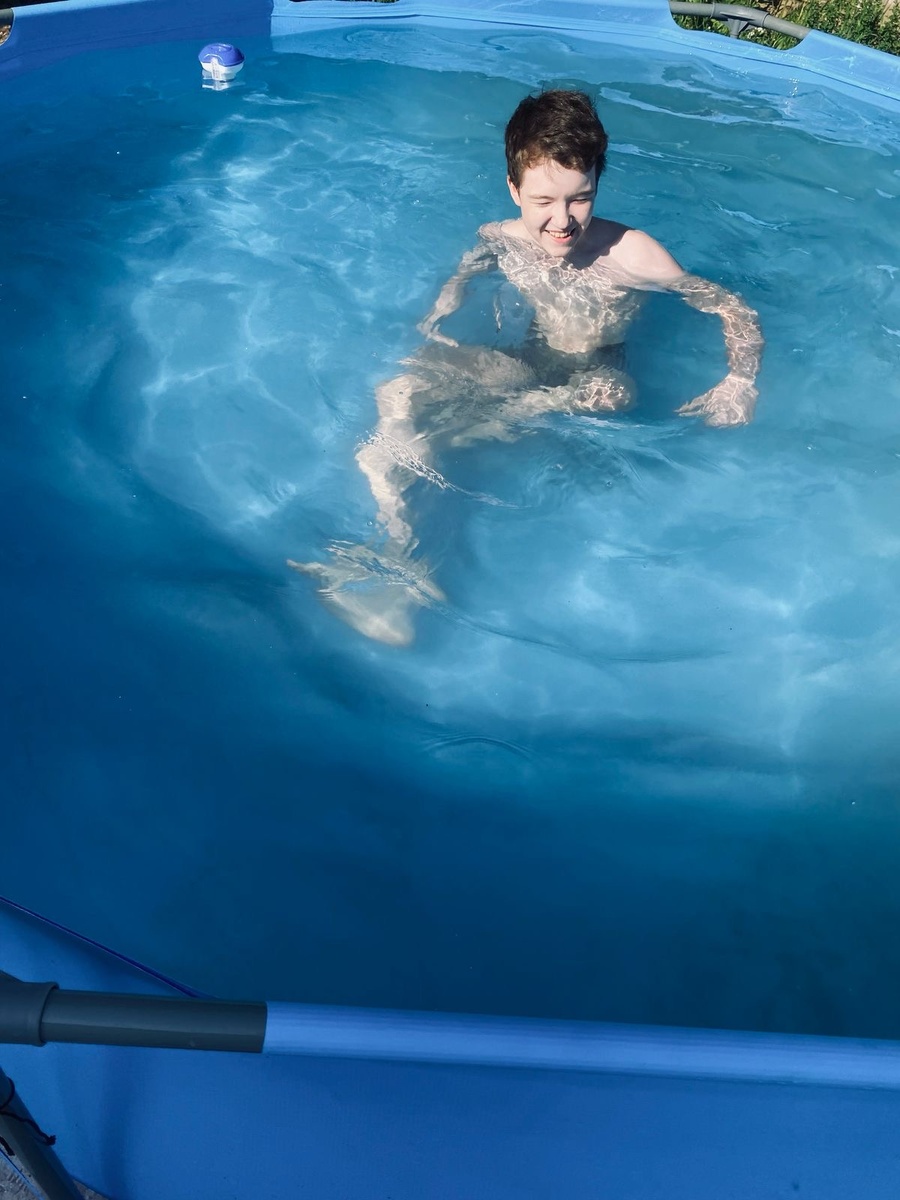 Парень охлаждается