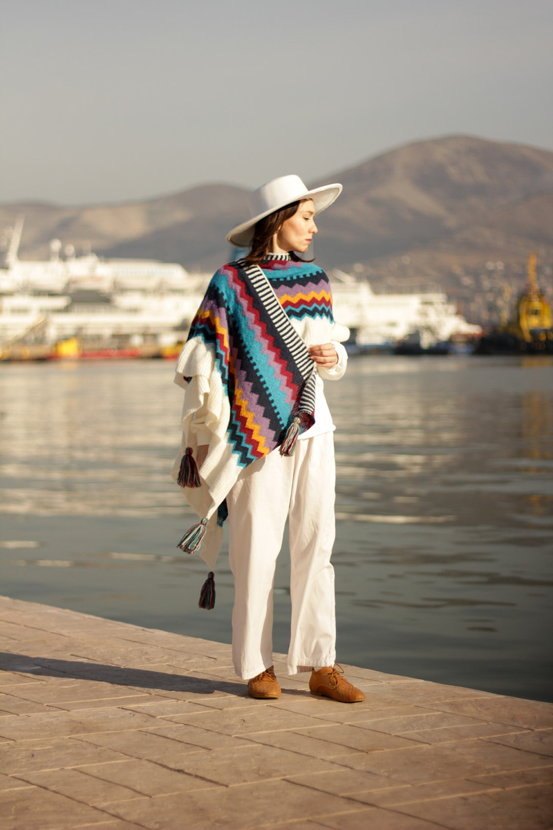 Шляпа и шаль гуляли вместе этим утром в Новороссийске 