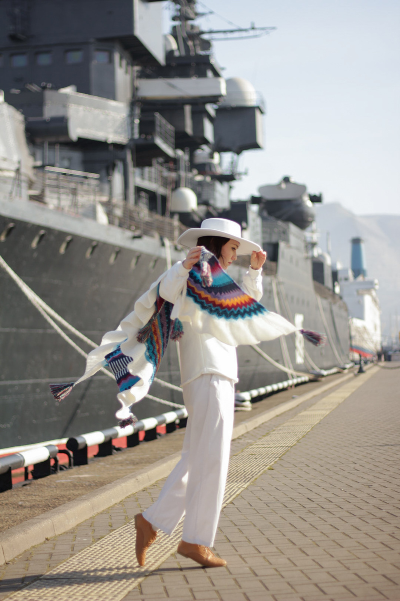 Радость жизни испытываешь в таких простых мелочах: утро, солнце, море, чайки ..