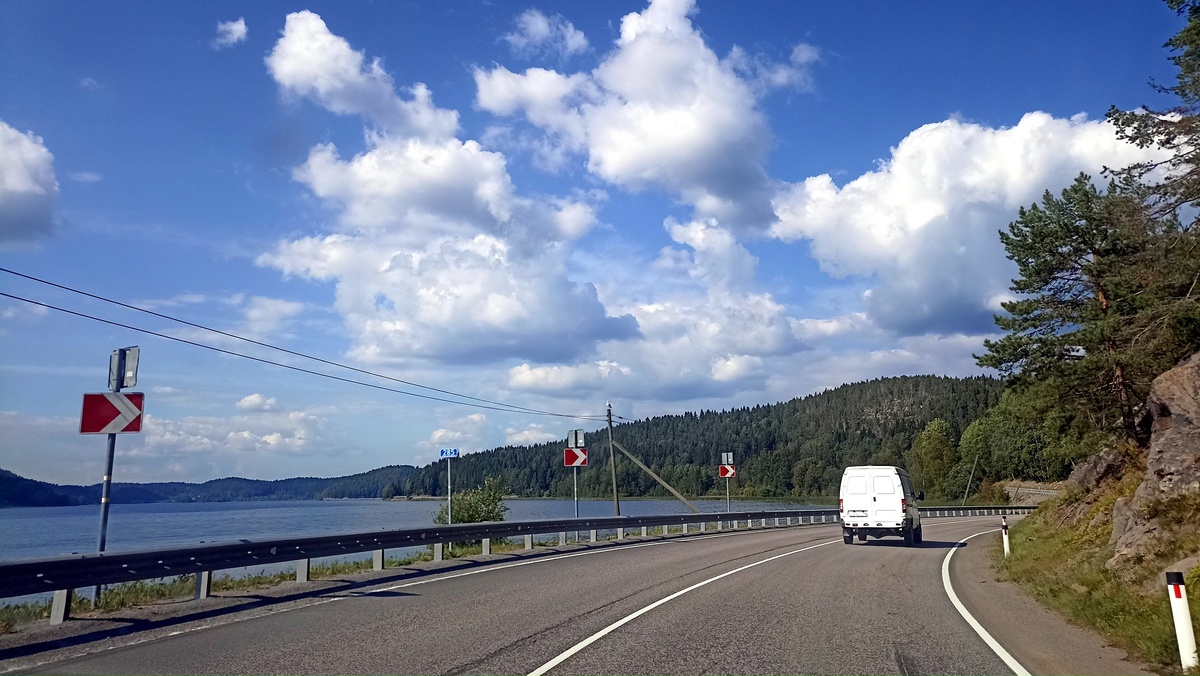 Дорога вдоль Ладожского озера