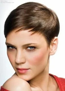 Девушки часто боятся расстаться с длинными волосами