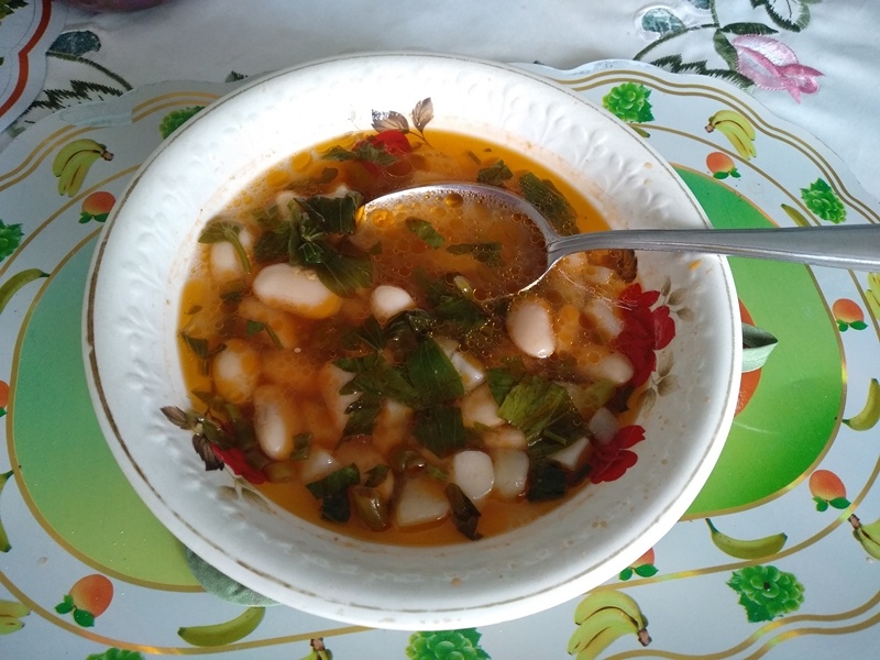 Фасолевый суп с добавлением стрелок чеснока