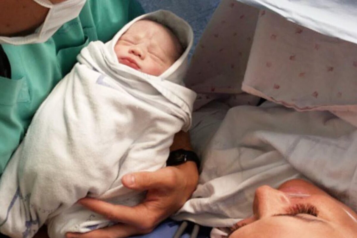    Антон и Виктория Макарские с сыном Иваном. соцсети