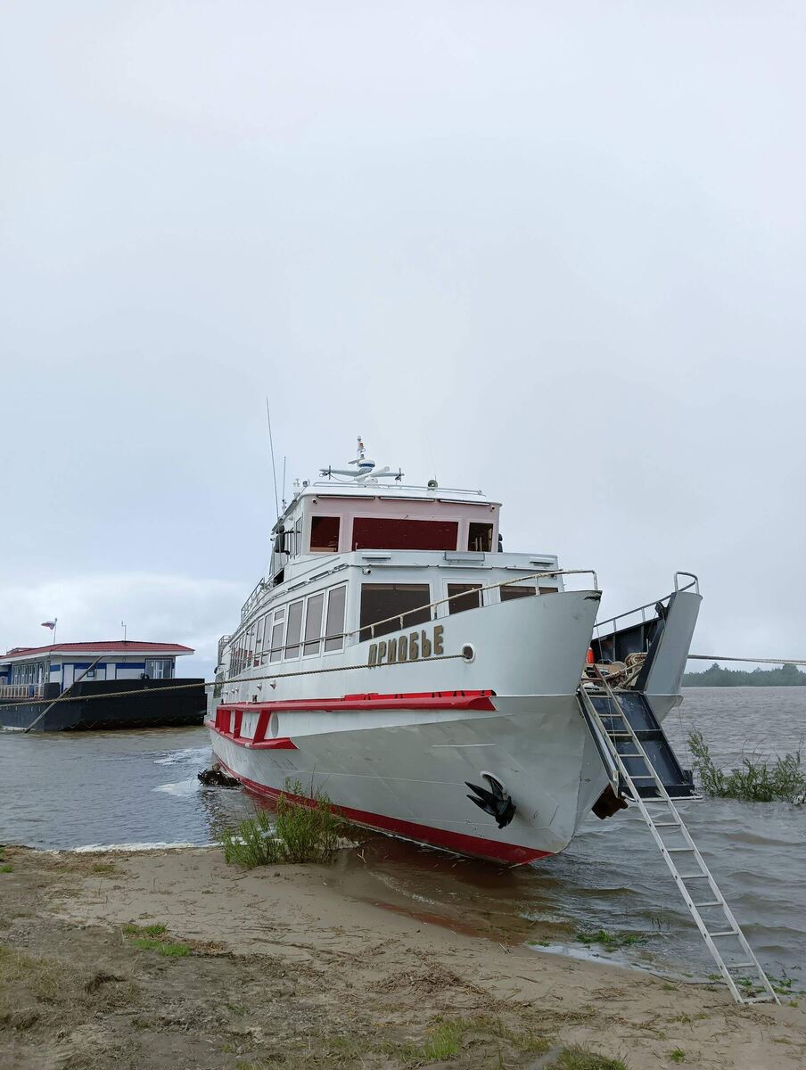 Прогулочный теплоход.